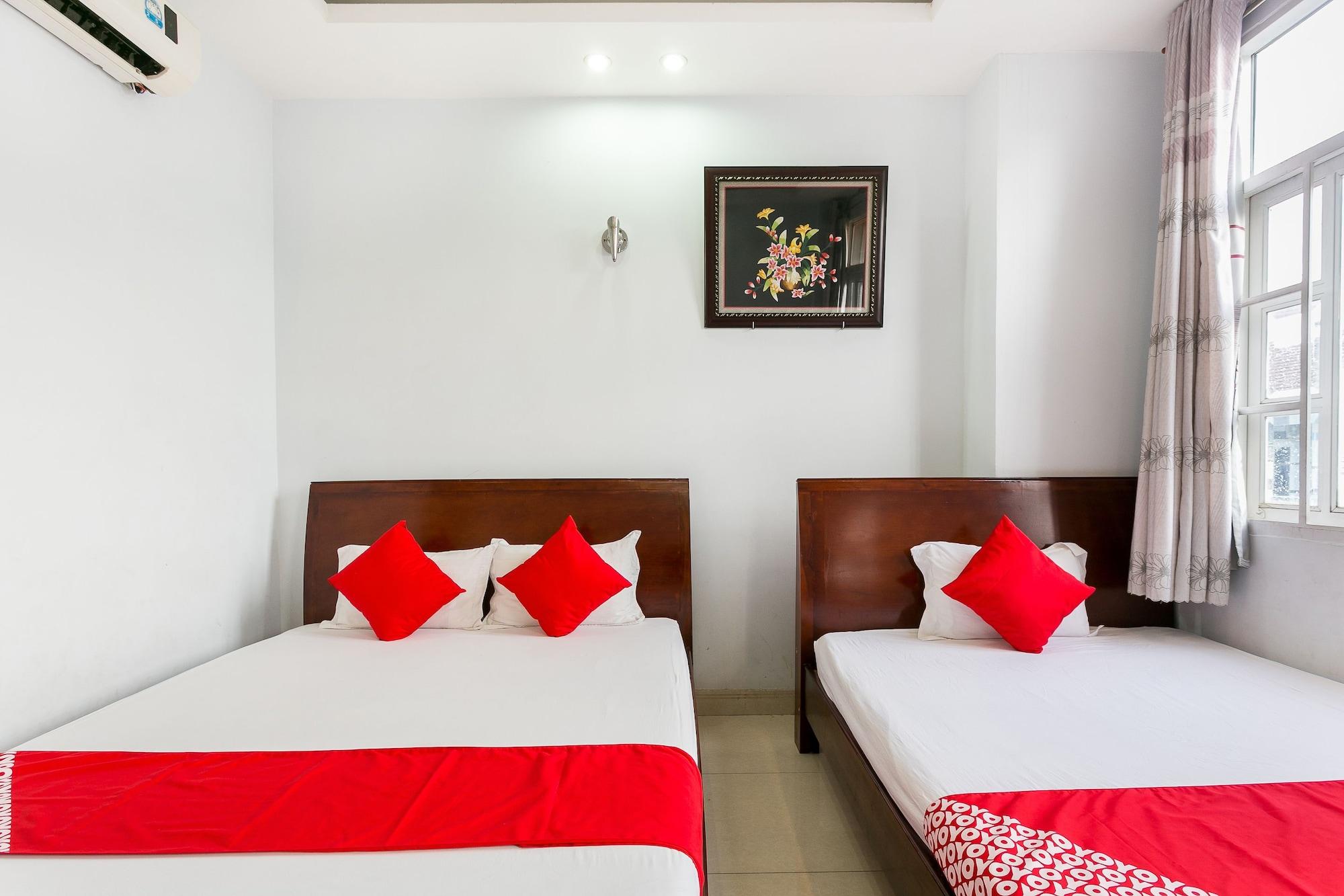 Oyo 130 Tuan Long Hotel Thành Pho Ho Chí Minh Esterno foto