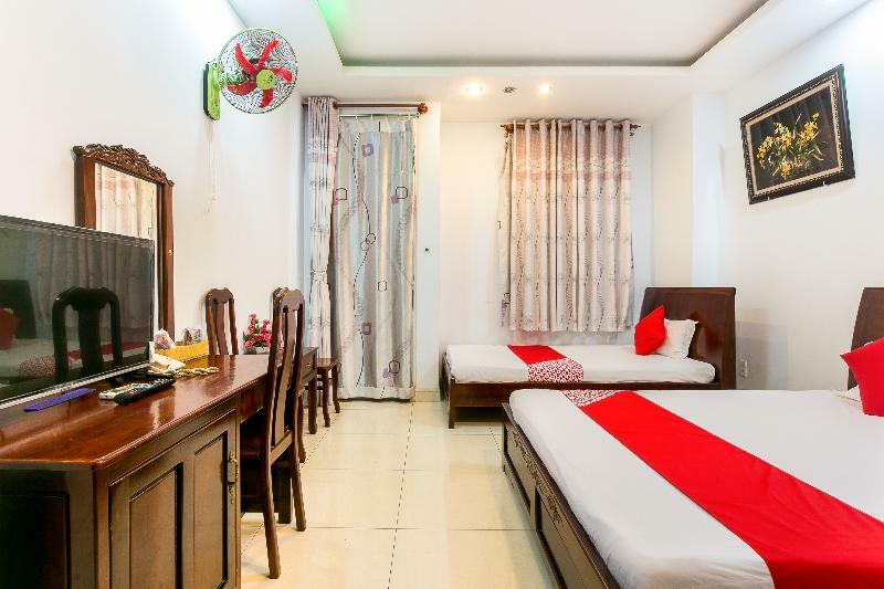 Oyo 130 Tuan Long Hotel Thành Pho Ho Chí Minh Esterno foto